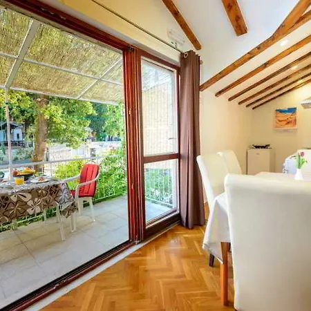 Tolja Apartmán *