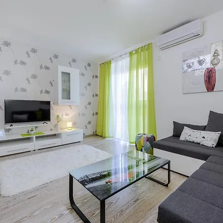 Tolja Apartmán *